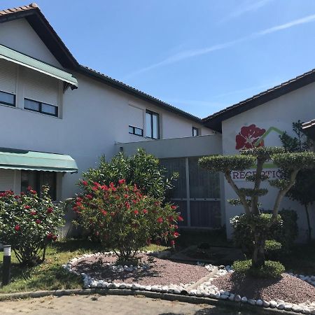Отель Les Jardins D'Oleron Сен-Пьер-д'Олерон Экстерьер фото